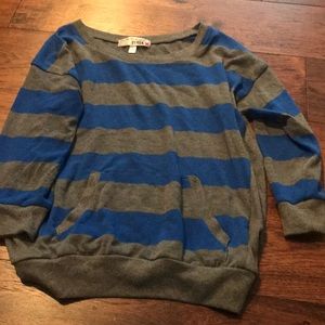 B1G1  Derek size small top